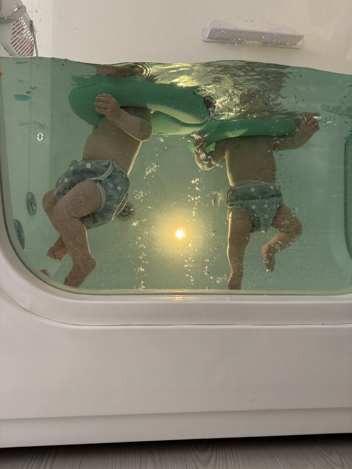 Bebé em sessão de baby spa na Bloom 4
