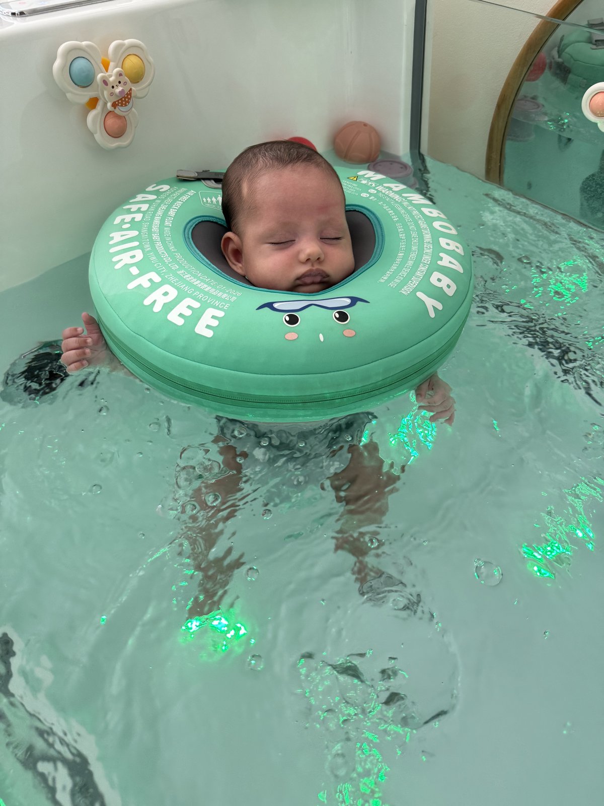 Bebé em sessão de baby spa na Bloom 6
