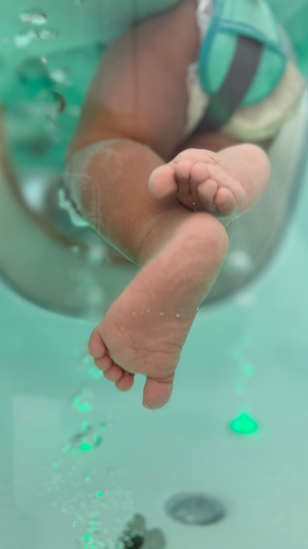 Bebé em sessão de baby spa na Bloom 7