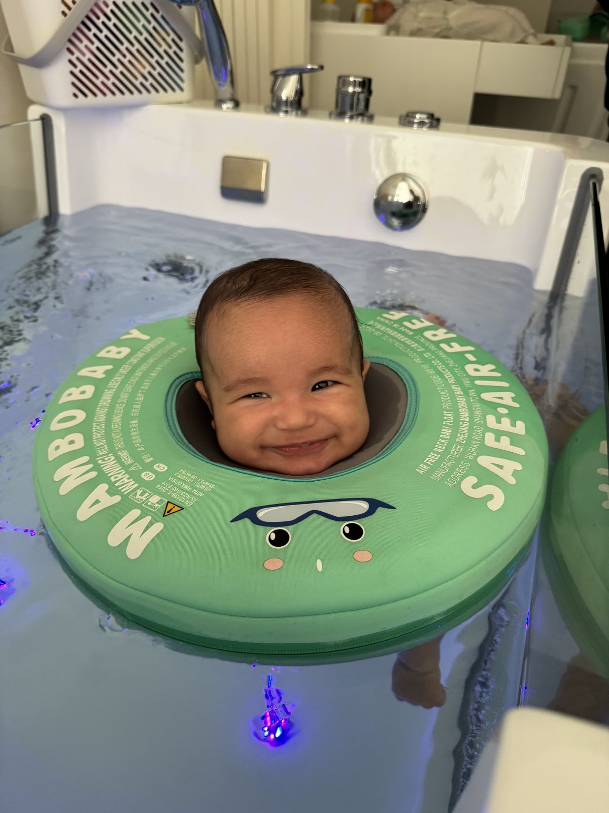 Bebé em sessão de baby spa na Bloom 2